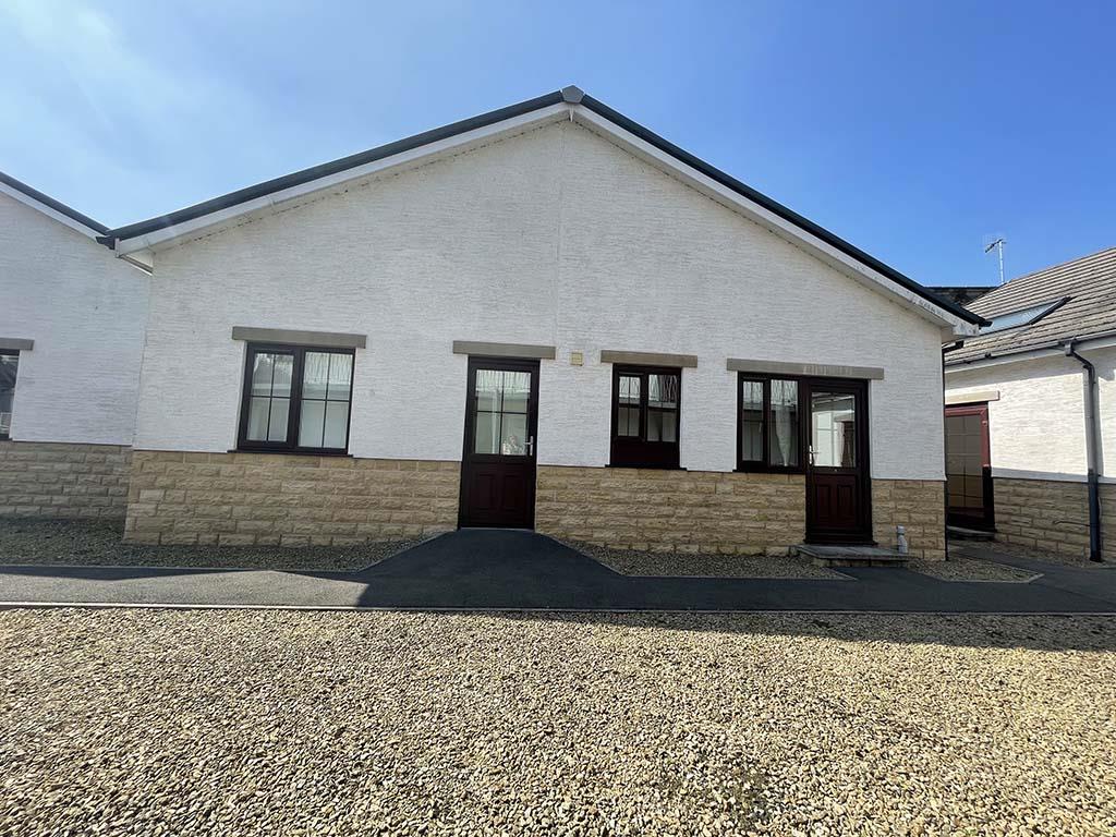 2 bedroom semi detached bungalow For Sale in Colne - IMG_6584.jpg